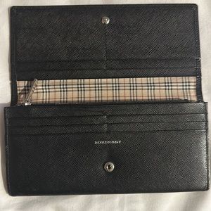 P2 Loc168 Burberry Long Black Wallet